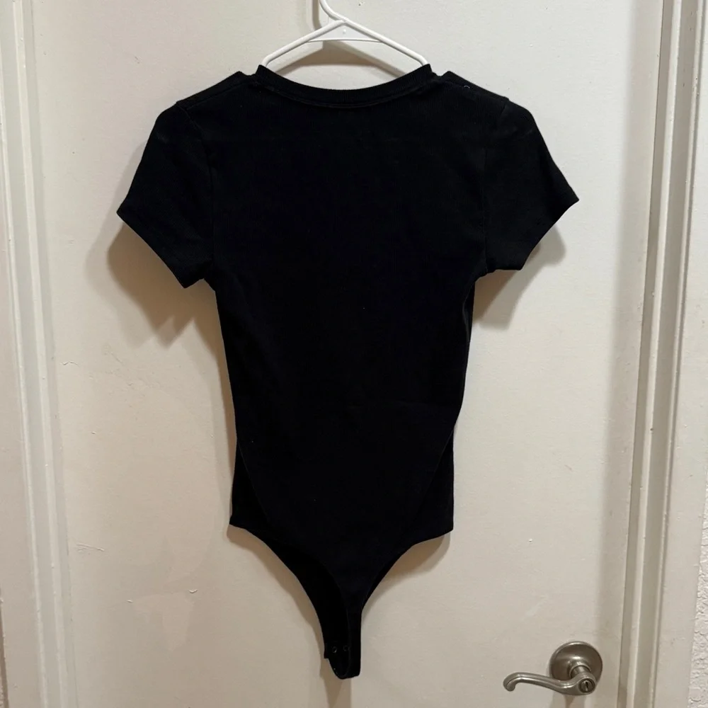 Abercrombie & Fitch Black Buttoned Tee - Picture 3 of 5